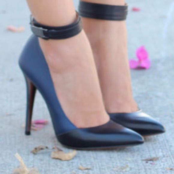 Coach black and navy high heels. Size 6. Worn twice. Excellent condition. - Picture 3 of 3